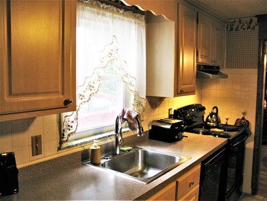 58 Circuit Ave N, Worcester, MA 01603 - photo 6