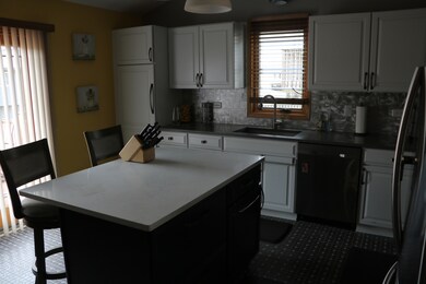 18048 Poplar Ln, Country Club Hills, IL 60478 - photo 4