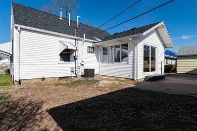 2433 Deborah Dr SW, Cedar Rapids, IA 52404 - photo 6