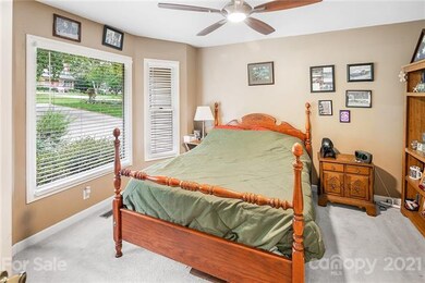 127 Eastwood Dr, Statesville, NC 28625 - photo 3