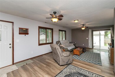 4008 56th St, Des Moines, IA 50310 - photo 5