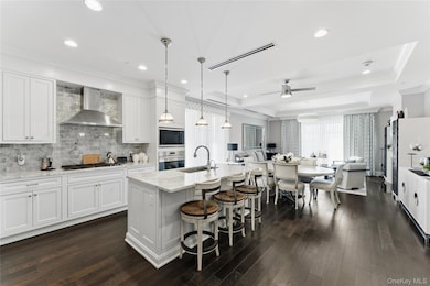Ritz-Carlton Residences unit 5103, North Hills, NY 11040 - photo 4