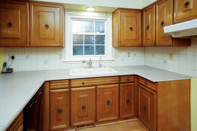 724 E Prospect St, Marshall, MI 49068 - photo 4