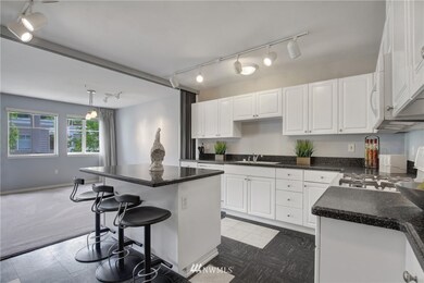 Vast Kitchen with Island/Gas Cooktop/Pantry & lots of Cabinet Space