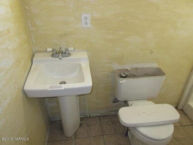 561-725205-bath in studio