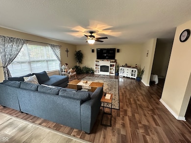 6211 E Ayrshire Cir, Camby, IN 46113 - photo 7