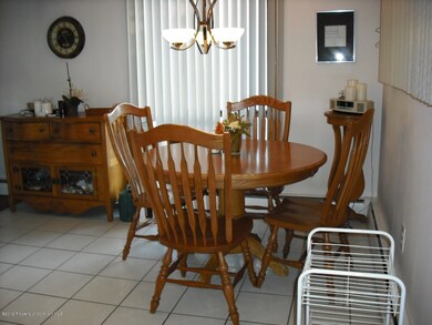 702 Hollenback St, Moosic, PA 18507 - photo 5