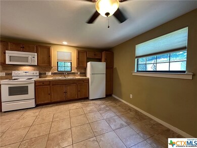 818 W Hopkins St unit A, San Marcos, TX 78666 - photo 3