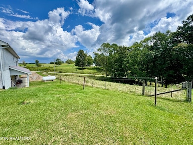 3614 Muddy Pond Rd, Monterey, TN 38574 - photo 7