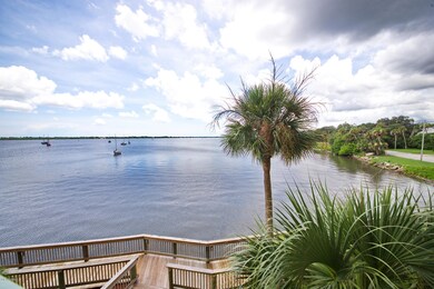 Condo_on_the_Indian_River