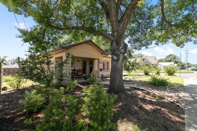 317 W San Antonio St, Fredericksburg, TX 78624 - photo 4