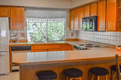 Kitchen Eating Bar