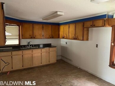 135 Harris St, Atmore, AL 36502 - photo 7