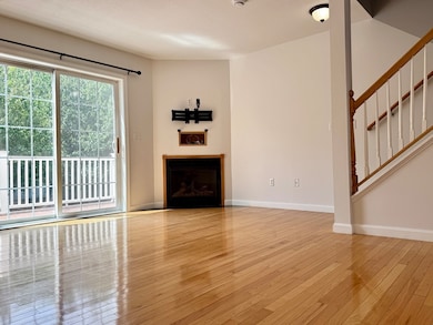 33 Regency Ct unit 33, Chicopee, MA 01020 - photo 6