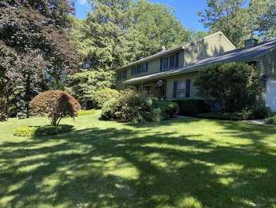 39 Folmsbee Dr, Albany, NY 12204 - photo 4