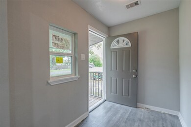 1104 4th St, Bay City, TX 77414 - photo 4