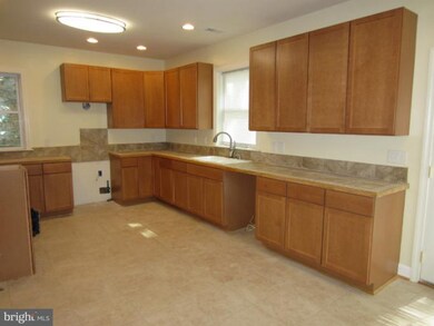 5213 B St SE, Washington, DC 20019 - photo 4