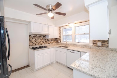 21875 Beech Rd, Southfield, MI 48033 - photo 3