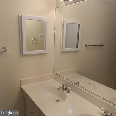 3232 11, 2-2-A Hewitt Ave unit 2-2-A, Silver Spring, MD 20906 - photo 4