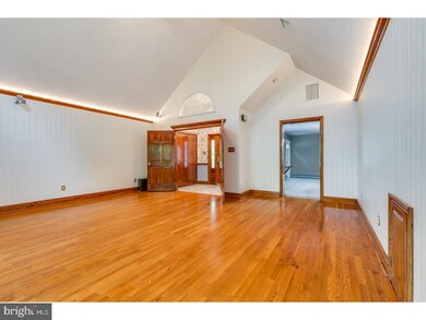 517 Delanco Rd, Beverly, NJ 08010 - photo 4