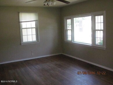 527 Henderson Dr, Jacksonville, NC 28540 - photo 4