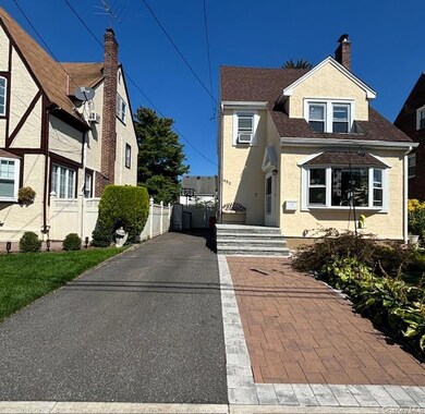 452 MacAtee Place, Mineola, NY 11501 - photo 2