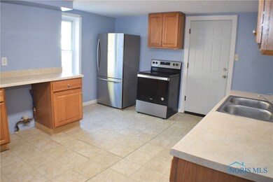 107 N Cherry St, Woodville, OH 43469 - photo 4