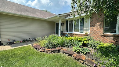 571 S Newman Front Porch Close