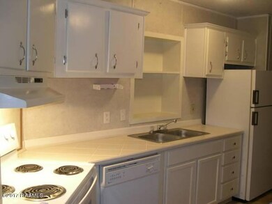 102-A kitchen3