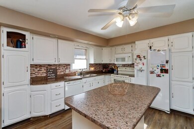 4149 Knob Hill Dr, Des Moines, IA 50317 - photo 6