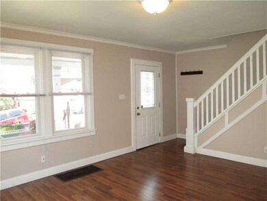 Living Room. BEAUTIFUL NEWER FLOORS IN THE LIVING 