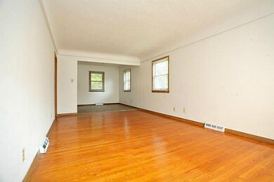 4203 40th St, Des Moines, IA 50310 - photo 2