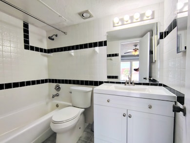 EN-SUITE PRIMARY BATH