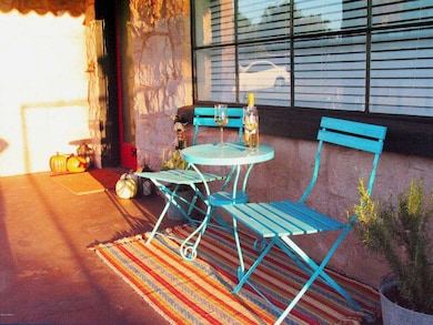 541-Front Porch