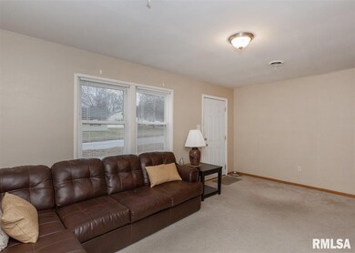 7428 N Oak St, Davenport, IA 52806 - photo 3