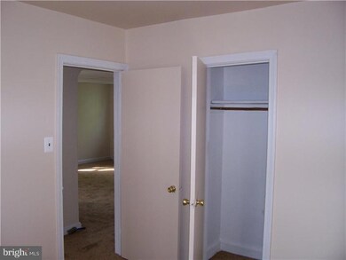 479 Pfeiffer St, Camden, NJ 08105 - photo 5