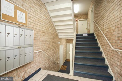 18324 Streamside Dr unit 302, Gaithersburg, MD 20879 - photo 4