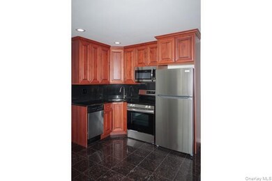 118 Carleton Ave unit 2B, Islip Terrace, NY 11752 - photo 3