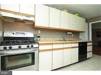 10 Franklin Getz Dr, Broomall, PA 19008 - photo 3