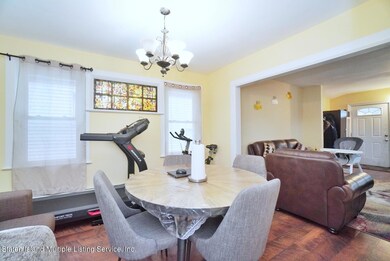 (6) DINING ROOM