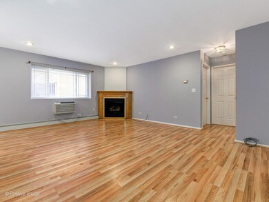 Sheridan Balmoral Apartments unit 208, Chicago, IL 60640 - photo 2