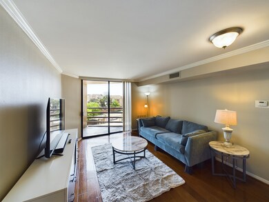 Bright Living Room w/Balcony