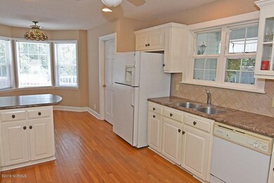 Kitchen and Bfast (003)