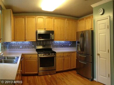 25215 Dunvegan Square, Chantilly, VA 20152 - photo 2