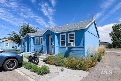 124 NW 4th Ave, Ontario, OR 97914 - photo 2