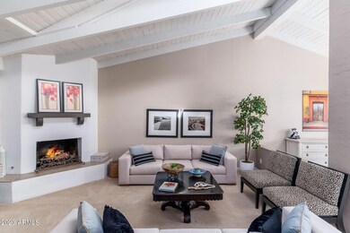 Living Rm w Vaulted Ceilings