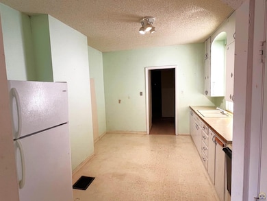 517 SW 14th St, Topeka, KS 66612 - photo 7