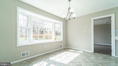 12508 Sir Walter Dr, Glenn Dale, MD 20769 - photo 2