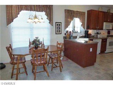 Breakfast Nook - Eating area between Kitchen and S
