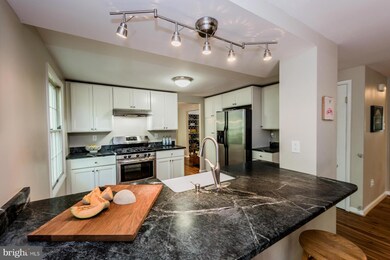 5963 Camelback Ln, Columbia, MD 21045 - photo 2